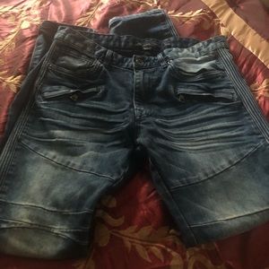Men’s jeans barely worn and ready to wear.